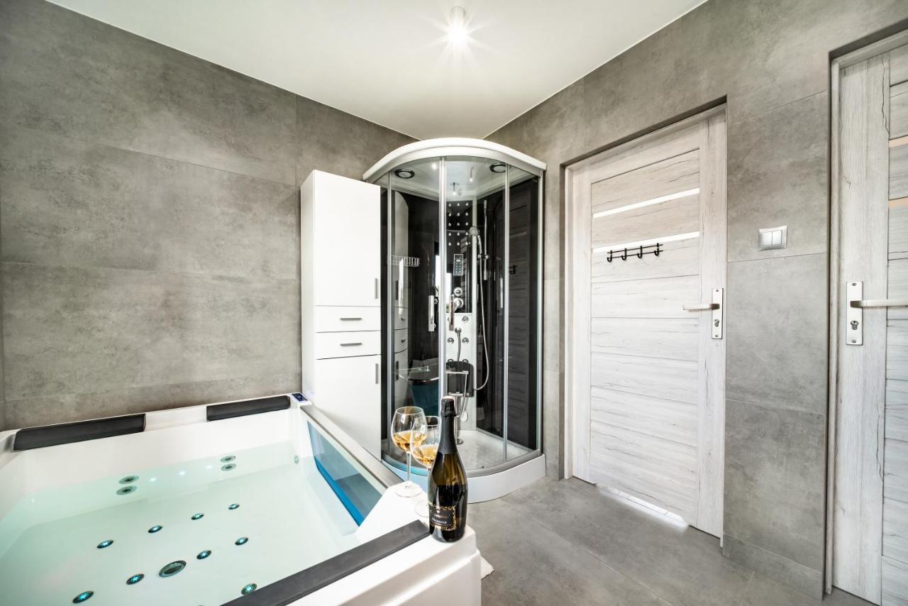 Hot Tub Jacuzzi Chillout