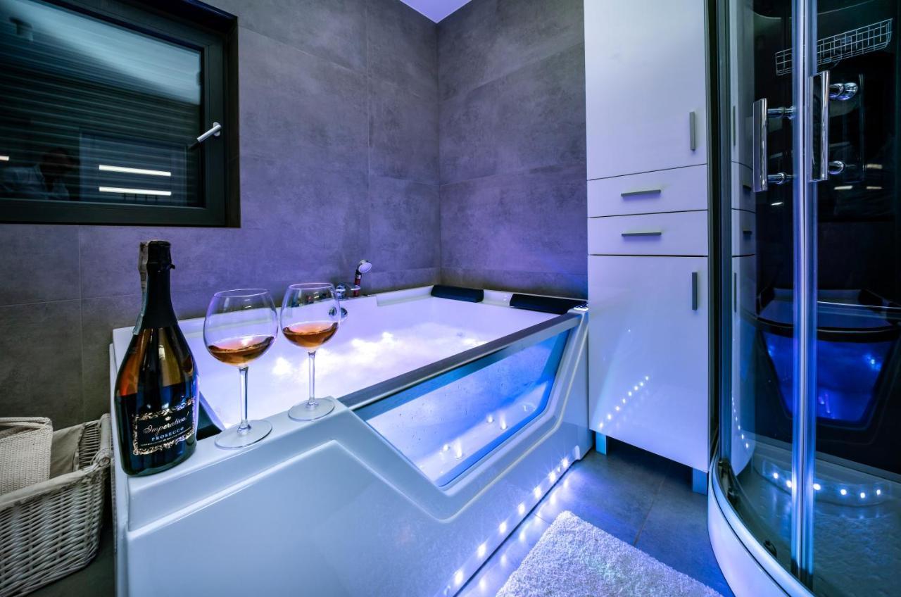 Holiday home Hot Tub Jacuzzi Chillout *